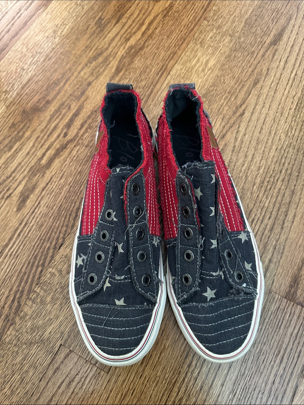 Women Star-Print Slip-On Sneakers in Red and Black🇺🇸